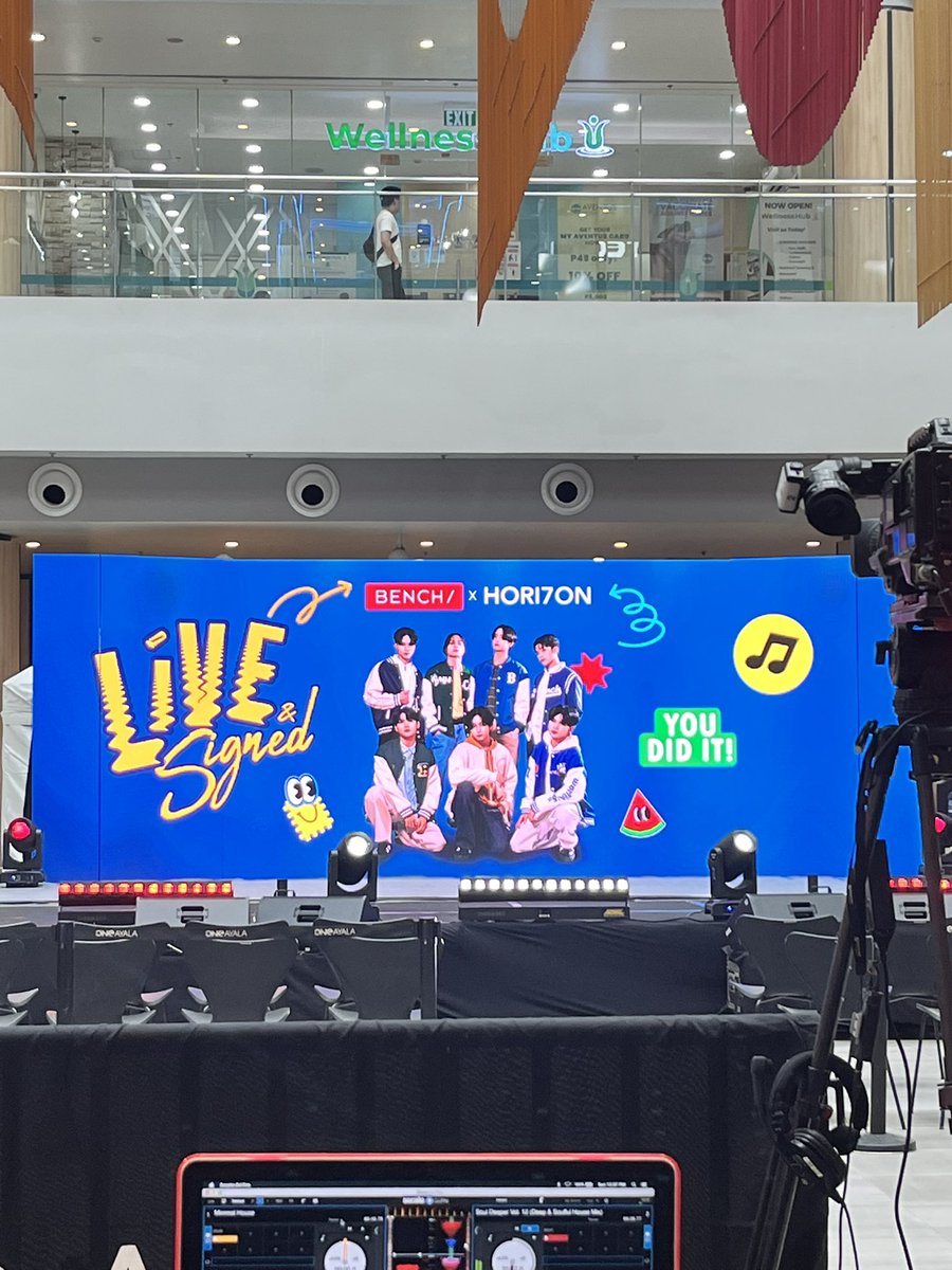 [🐯] 251005 HORI7ON LIVE SIGNED EVENT

The stage is now ready for Anchors! Come now!

#JEROMY #HORI7ON #HORI7ON_JEROMY <a href="/HORI7ONofficial/">HORI7ONofficial</a>