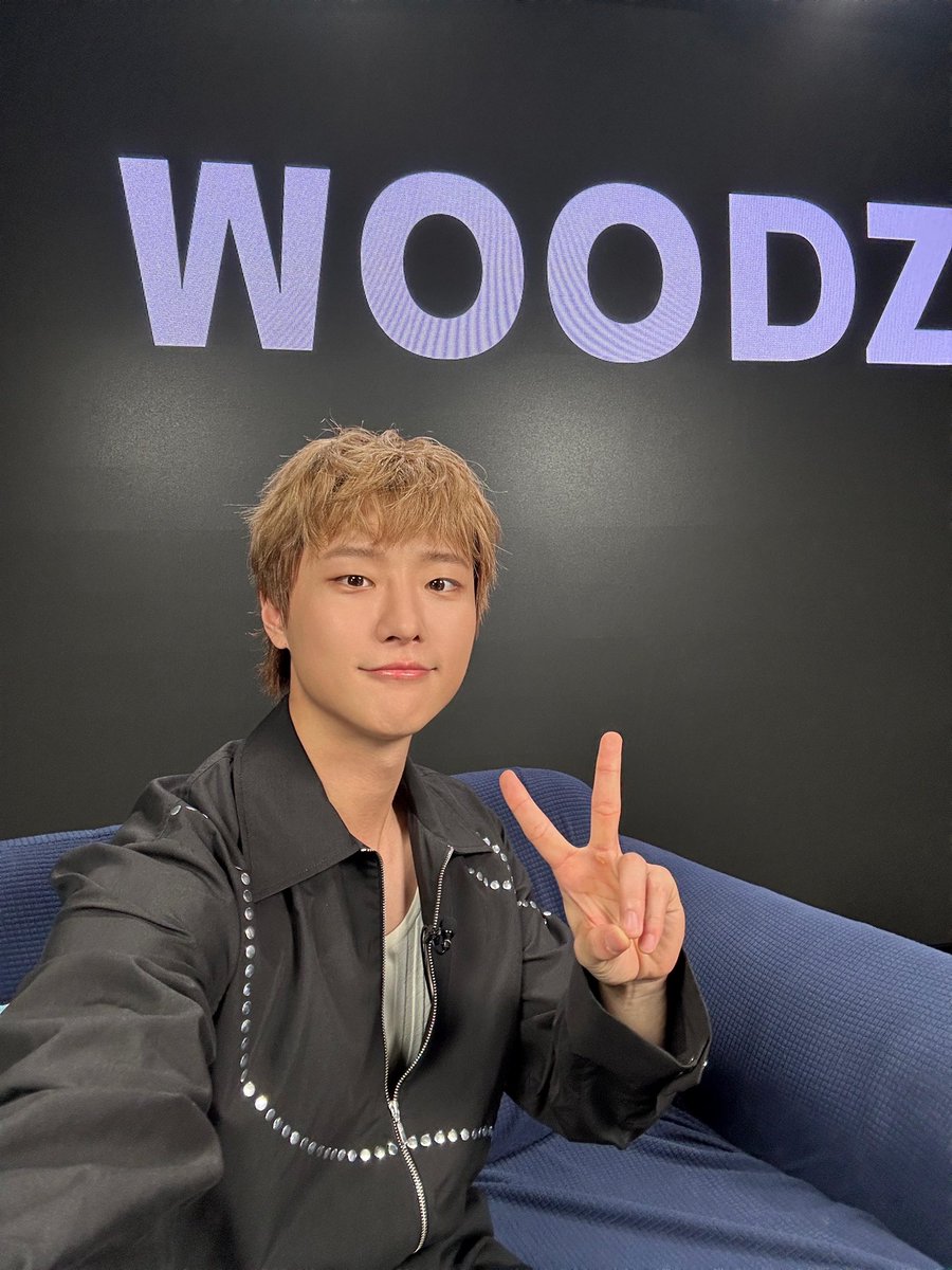 c_woodzofficial's tweet photo. [📷]
251005 딱대

아 정색하는 조승연 못 참겠다
복복 갈기게 머리 딱대 ㅋㅋ
딱대 보고 우드제트에게
더 깊이 빠져 다이해도 다이죠부 ♡⸜(˶˃ ᵕ ˂˶)⸝♡

#WOODZ #우즈
#딱대 https://t.co/ixXjleXCIB