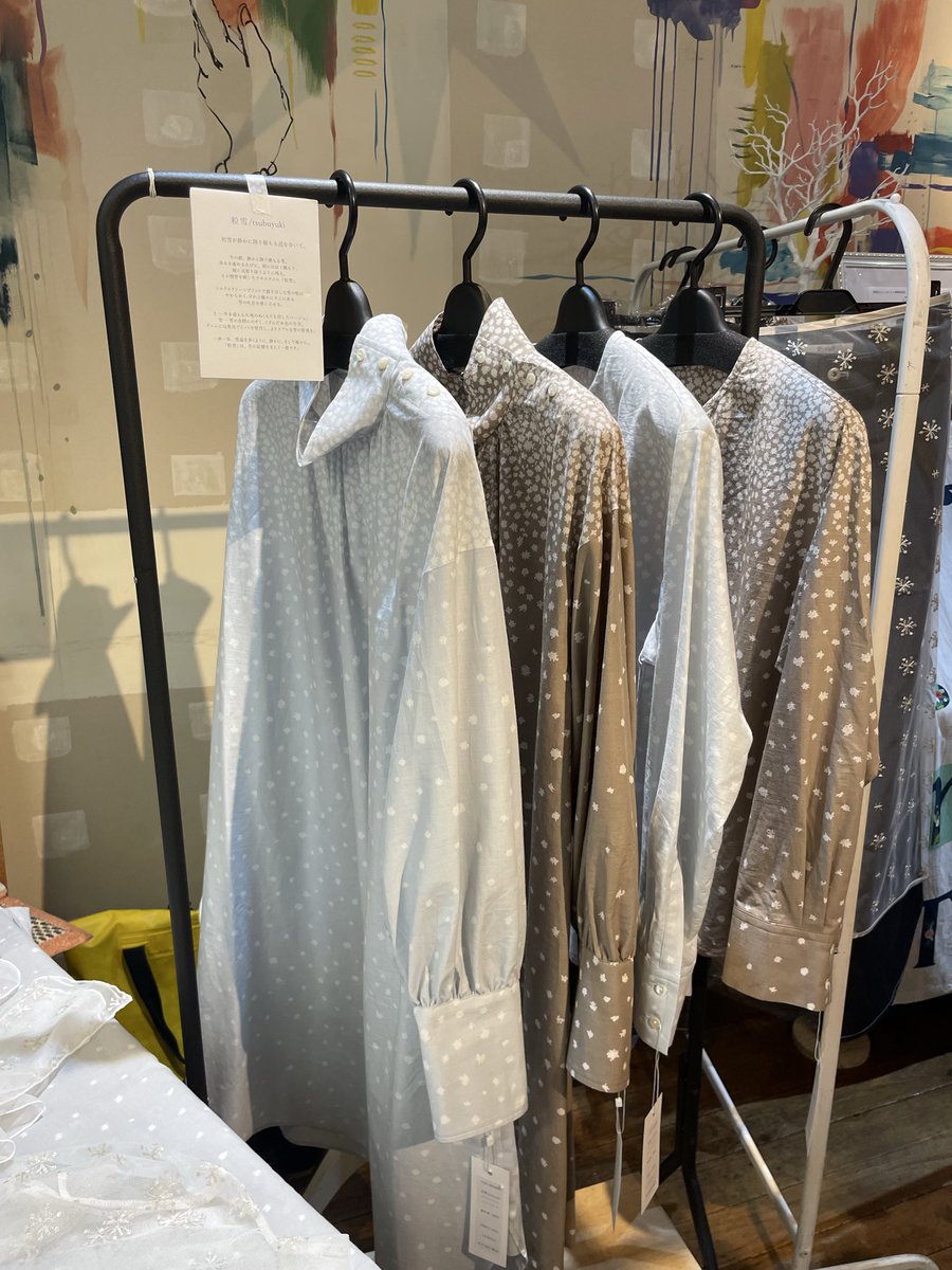 retar_info's tweet photo. 西荻のことカフェ @kotobldg にてPOP-UP中✨

❄️粒雪柄のシャツワンピース

❄️粒雪柄ジップシャツ

❄️六花レースのカットソー

❄️六花レースのレイヤードスカート

❄️六花レースの足袋ソックス

❄️シャツカットデニムパンツ

購入可能です✨

#RetaR https://t.co/TqGxRnYUIO