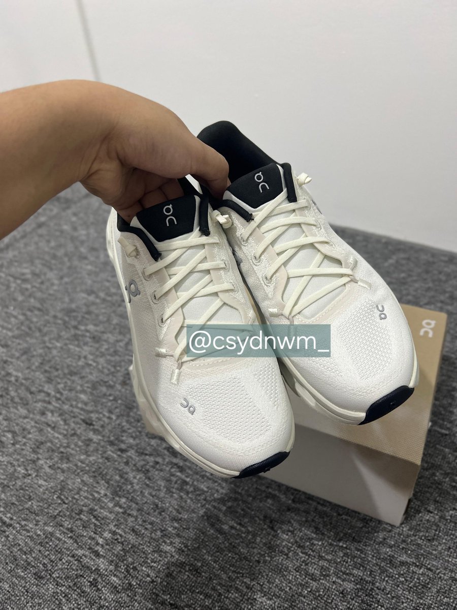 CSYdnwm_'s tweet photo. helppp WTS
sepatu on cloudtilt women pearl Ice size 36,5 
dijual karena salah size :((
original beli di JDsport
Rp 2.500.000 (nego tipis)

#wts #zonauang #oncloud sepatu on cloud https://t.co/1NKTIoQDdr