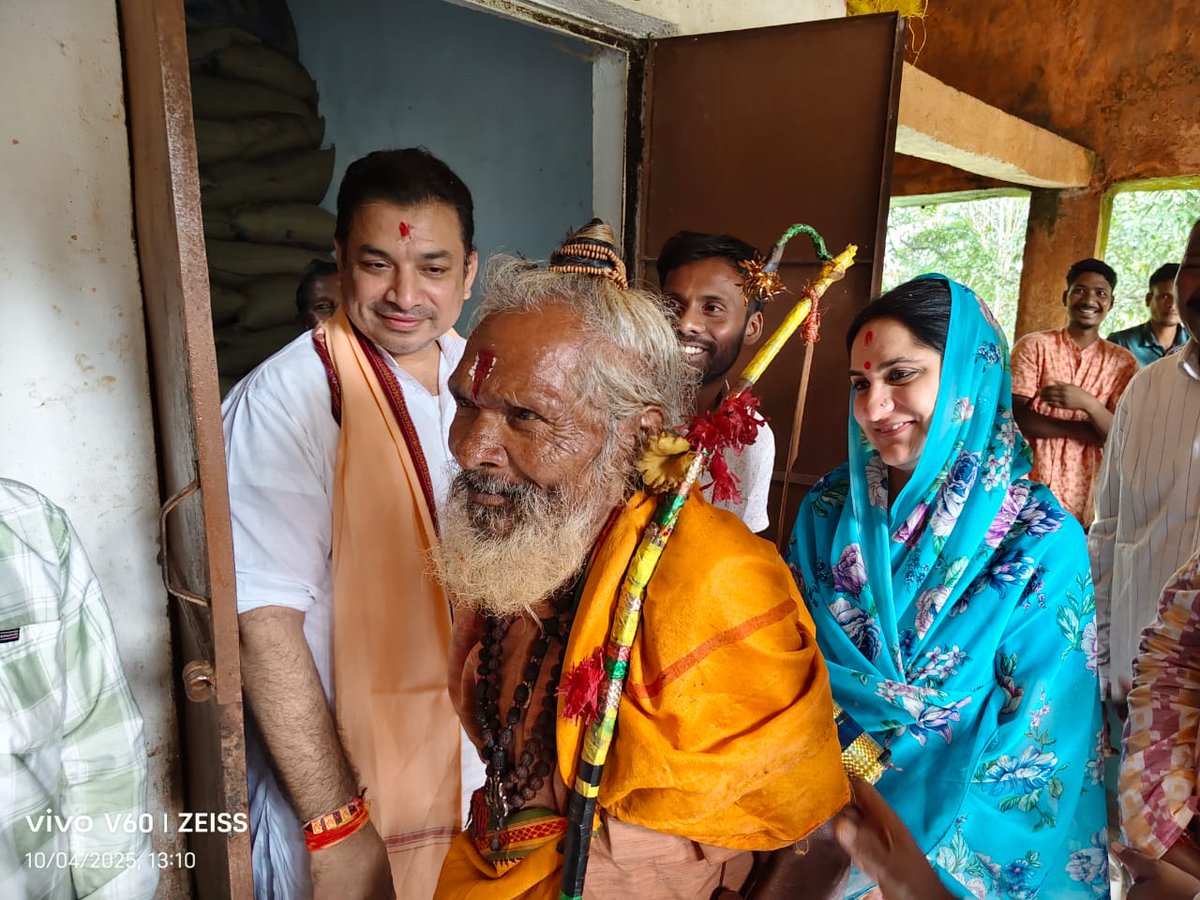 malvikadevibjp's tweet image. ଗତକାଲି ଥୁଆମୂଳ ରାମପୁର ଗସ୍ତ ସମୟ ରେ ମାଁ ମାଣିକେଶ୍ୱରୀ ଙ୍କ ମନ୍ଦିର ଯାଇ ମାଁ ଙ୍କ ଆଶୀର୍ବାଦ ନେଲୁ ।ଏହି ଅବସର ରେ ପୂର୍ବତନ ସାଂସଦ କୁମାର ସାହେବ ଶ୍ରୀ Arka Keshari Deo ଜୀ ଙ୍କ ସମେତ ଜିଲ୍ଲା ବିଜେପି ସଭାପତି ଶ୍ରୀ Jugal kishor Pod BJP  ଜୀ ଏବଂ ତତସହିତ ରାଜ୍ୟ କାର୍ଯ୍ୟକାରିଣୀ ସଦସ୍ୟ ଶ୍ରୀ ରମେଶ ମାଝୀ ଜୀ ଉପସ୍ଥିତ ଥିଲେ ।