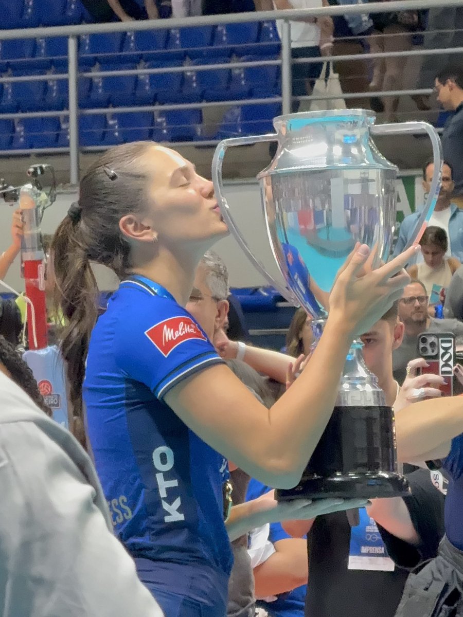 meu deus eu te amo tanto que dói o peito é um amor que percorre minhas veias se tirar meu sangue vai estar em azul escrito julia kudiess