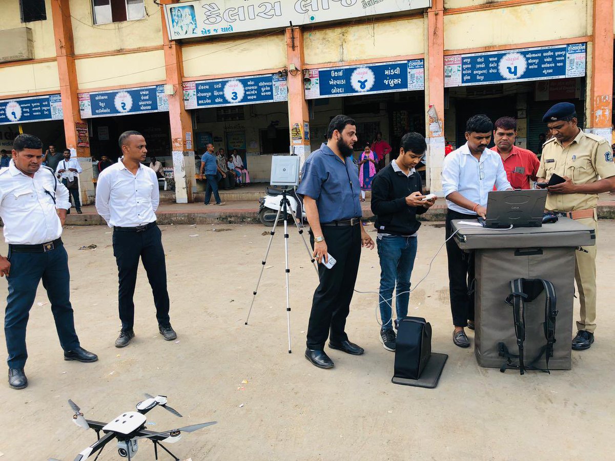 MultaniSharukh's tweet image. 🚁 Honoured to work as a drone pilot &amp;amp; co-pilot with IT experts krunal and Vishal, in collaboration with the Songadh Traffic Police, at Bus Stand, Sarvajanik High School &amp;amp; RTO Check Post.
#DronePilot #DroneTechnology #TrafficPolice #Innovation #Songadh
