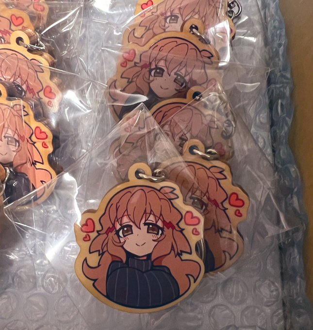 冬コミに持っていきたい響ママ木製キーホルダー届いた…!!! 