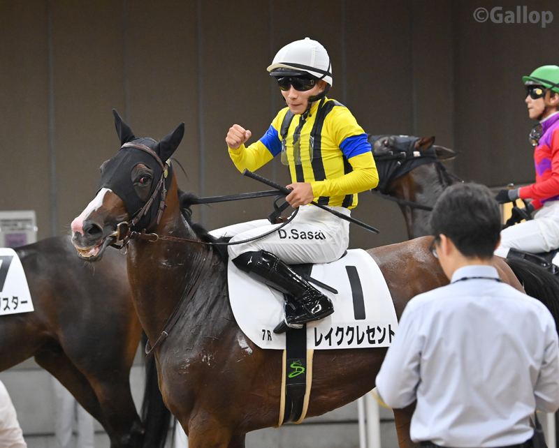 東京7Rは1番人気 #レイククレセント が勝利！ 人気に応えて2勝目！