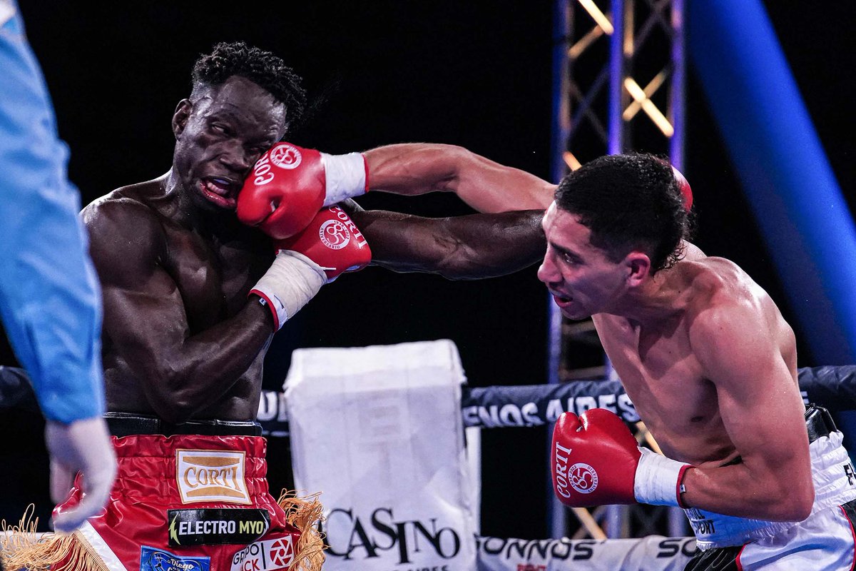 🥊En su primera presentación en el Casino BA, Touba Niang volvió a noquear: venció a Sergio Donaire por KOT2🥊
⚡️El duelo estaba pactado a ocho vueltas en el peso wélter.