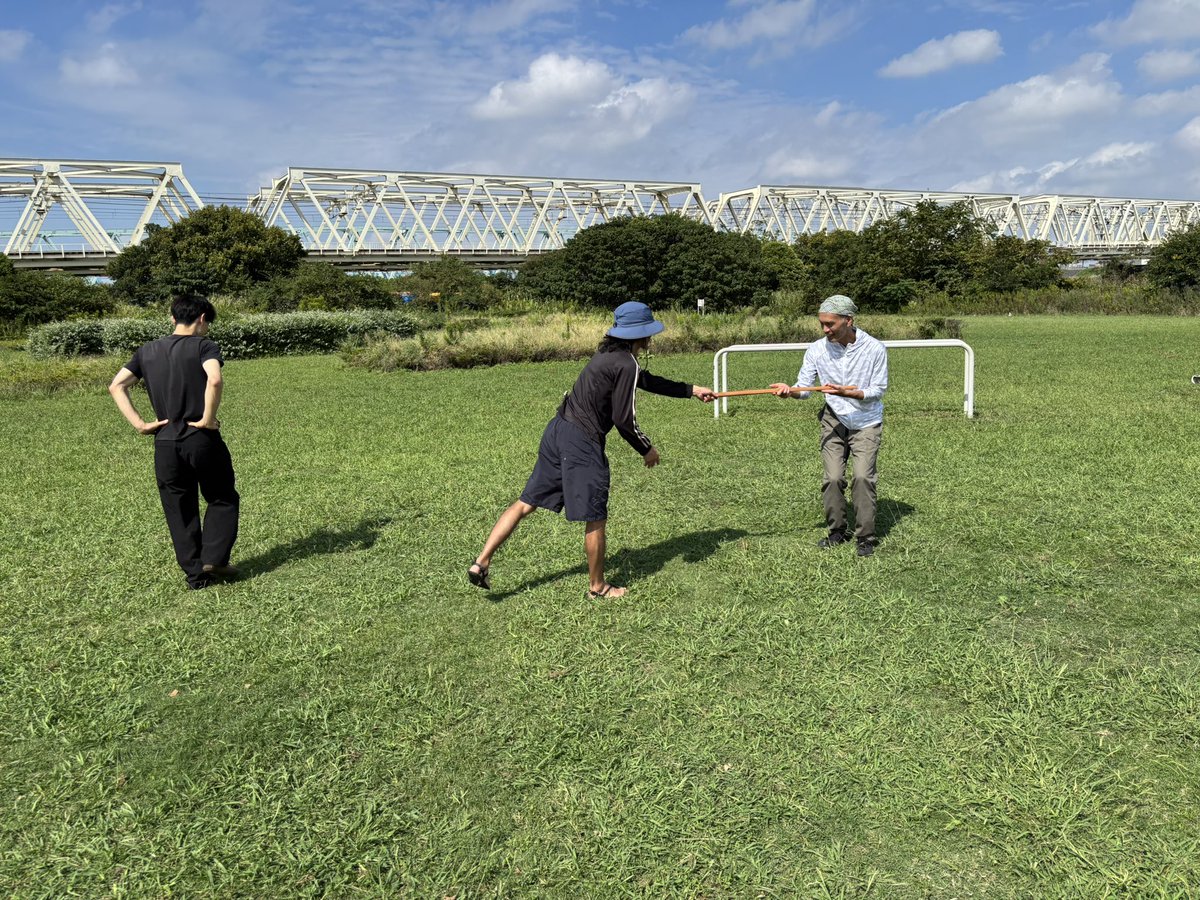 2025年10月5日(日)
今日も楽しく練習できました。
相手、自分、相手と自分の関係性、いろんなものを感じながら好きなように動く。次回クラスは10/12(日)です。
#足立区 #ロシア武術システマ #護身術 #軍隊格闘技  #アウェアネス #見学体験無料 #練習仲間募集中