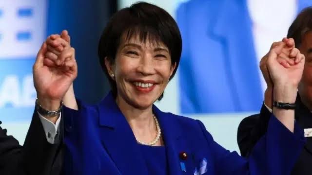 ugg1114's tweet photo. 高市さんの総裁選の時に着用してたスーツは「Iron Lady」と呼ばれたサッチャーさんと同じ色をチョイスしたんだね！ https://t.co/f77bwAAmoc