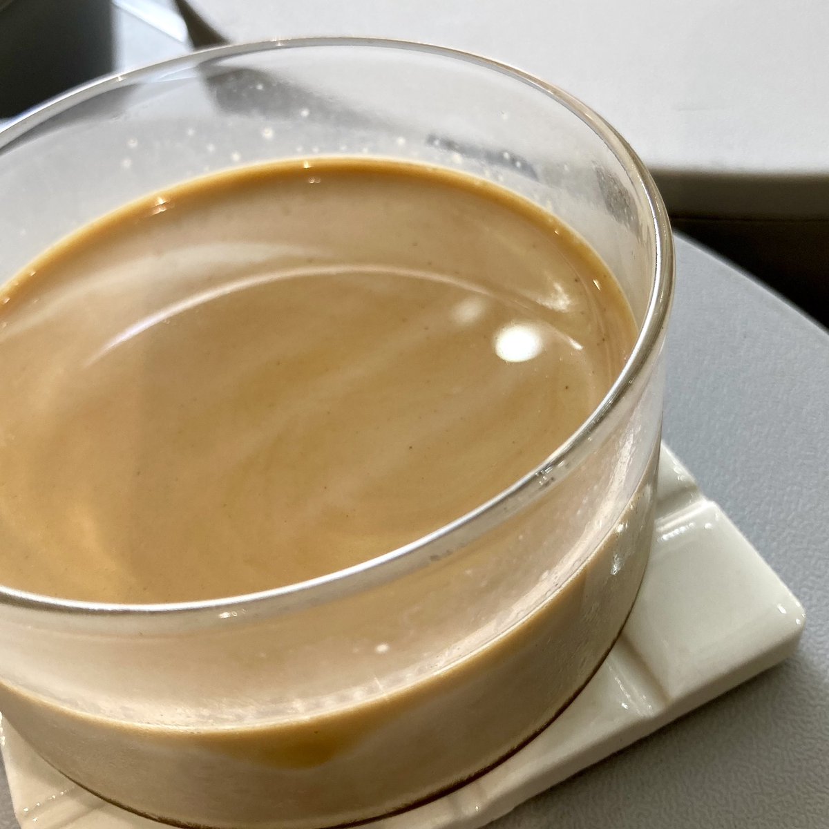 天神のおしゃれカフェでアイスのカフェ・オ・レ頼んだら激烈オシャレな器でちょびっとだけきたよ。

て、て、て、天神の物価…😨

美味しかったけどグビグビは飲めなかった。
シズシズ飲んだ。