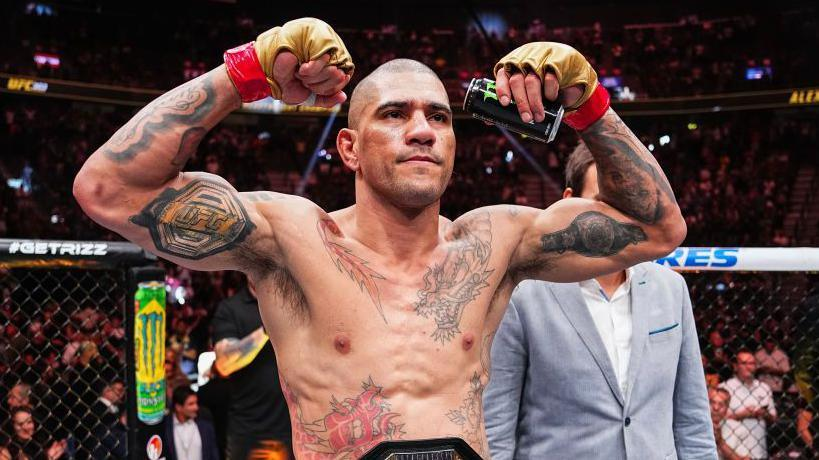 MMAHistoryToday's tweet photo. Alex Pereira wasted no time. He walked up to Ankalaev and destroyed him.

One of the greatest combat sports fighters of all time. https://t.co/YZ7IgyhNDr
