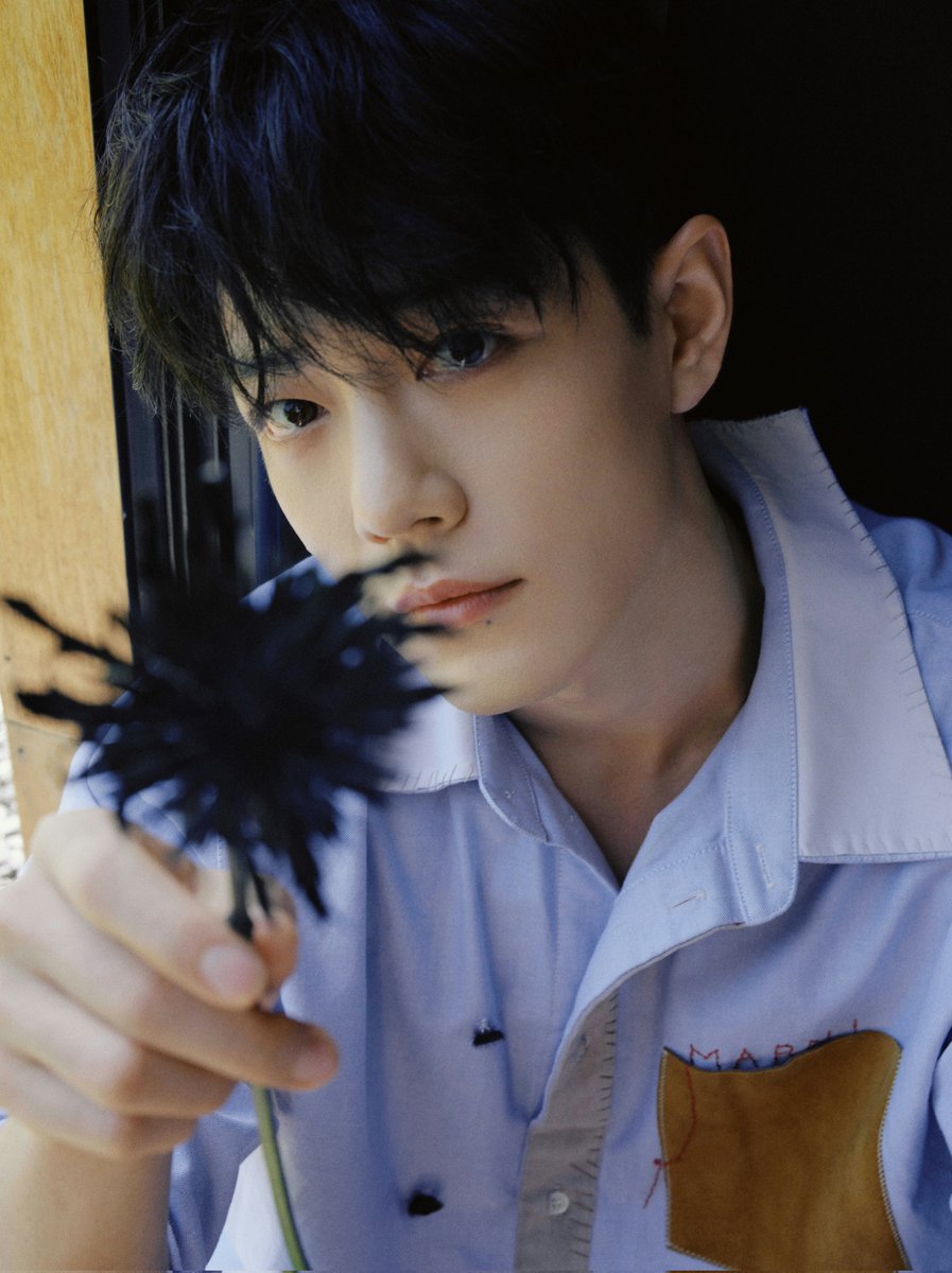 ttea555's tweet photo. 251005 #샤오잔 공작실 생일기념 사진(1/5) https://t.co/moFxpfDSAf