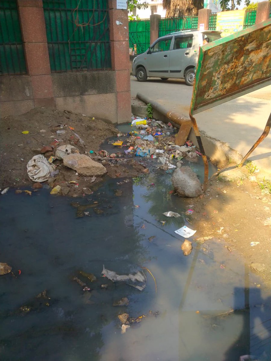 <a href="/moefcc/">MoEF&CC</a> <a href="/NGTribunal/">Green Tribunal</a>
<a href="/rouppcbgbn/">RO UPPCB NOIDA, GBN</a> <a href="/CeoNoida/">CEO, NOIDA Authority</a> <a href="/dmgbnagar/">DM NOIDA Gautam Buddha Nagar</a> <a href="/noida_authority/">NOIDA Authority</a> <a href="/ChiefSecyUP/">S.P. Goyal, Chief Secretary, GoUP</a> <a href="/CMOfficeUP/">CM Office, GoUP</a> <a href="/NandiGuptaBJP/">Nand Gopal Gupta 'Nandi'</a>
<a href="/MoHUA_India/">Ministry of Housing and Urban Affairs</a>
<a href="/CPCB_OFFICIAL/">Central Pollution Control Board</a>
सेक्टर 51,नोएडा में स्वच्छता की तस्वीर,नोएडा प्राधिकरण को स्वच्छता में गोल्ड मेडल इन फोटो में नजर आ रहे हैं सुंदरशहर में आप सभी का स्वागत है