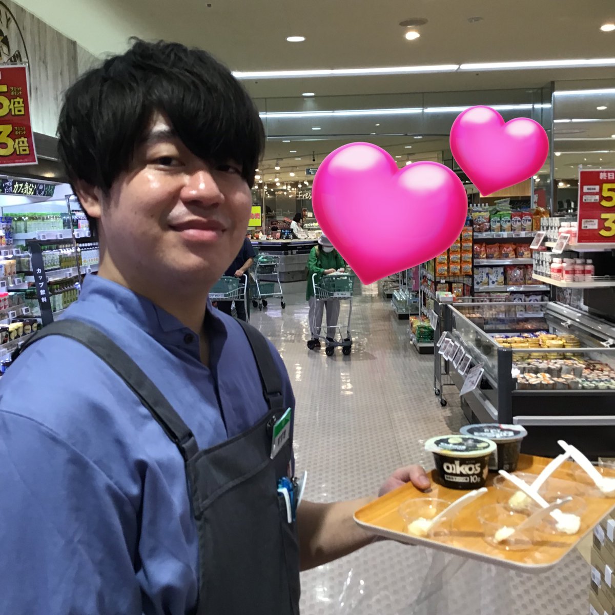 213summit's tweet photo. こんにちは😊

本日研修生すずきが
＼＃ダノンオイコス　／

販売チャレンジ実施しています🔥

＃プレーン　＃ストロベリー🍓
＃ブルーベリー　＃バニラandパイン　＃ピーチ

手間いらずで飽きないおいしさ！
いろんなシーンで、タイミングで！
間食にぜひおすすめです♪

応援よろしくお願いします📢 https://t.co/7YvRXMs7LA
