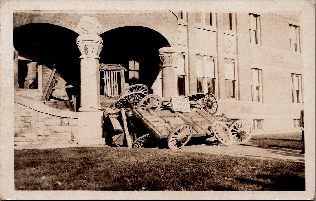 apceveryday's tweet photo. #Postcards
#Postcard
#OldPostcards
#HalloweenPostcards
#RealPhotoPostcards
#Halloween2025
There was no trick or treating in the early 20th century. #Halloween was mostly about parties and pranks such as barricading a school with a chicken coup in #Waterford, #NY in 1918. https://t.co/klbGYlD5rG