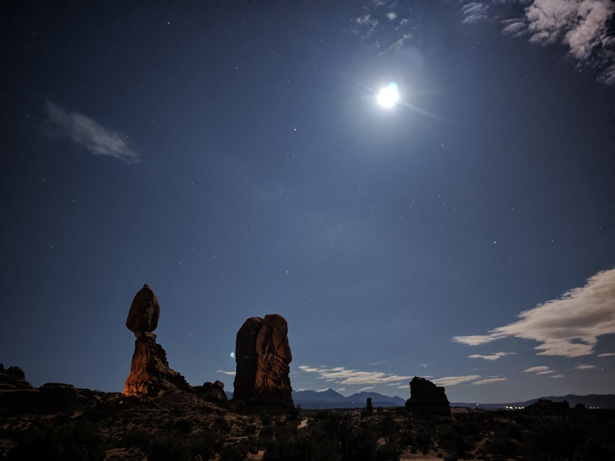 Taardisaa's tweet photo. bright moon https://t.co/D2qwobFbpK
