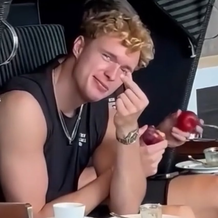 seanfedorov_'s tweet image. does anyone here have a fancam of brehme or pics with him during wch? would love to see it, just message me so i can post/story it on antonbrehme.ph (instagram) tysm!🧡

also, you can follow na rin pala if u want ! instagram.com/antonbrehme.ph