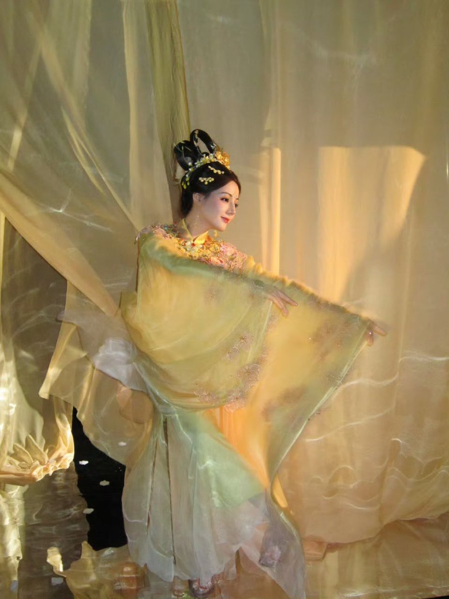 迪丽热巴仙子祝您中秋快乐～
（中秋限定版皮肤）
Happy Mid-Autumn Festival

#Dilraba 
#迪丽热巴
 #中秋节快乐