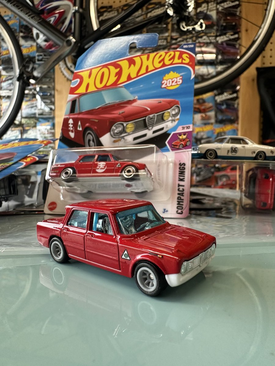 hi73_32's tweet photo. ひさびさ
ホイル交換、タンポ消し
ゴールドに塗ろうか迷います
#hotwheels https://t.co/zWvfn22UM9
