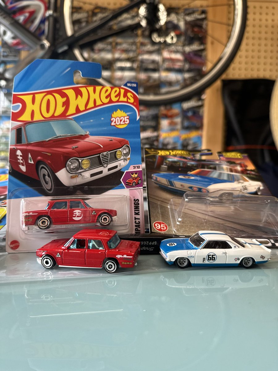 hi73_32's tweet photo. ひさびさ
ホイル交換、タンポ消し
ゴールドに塗ろうか迷います
#hotwheels https://t.co/zWvfn22UM9