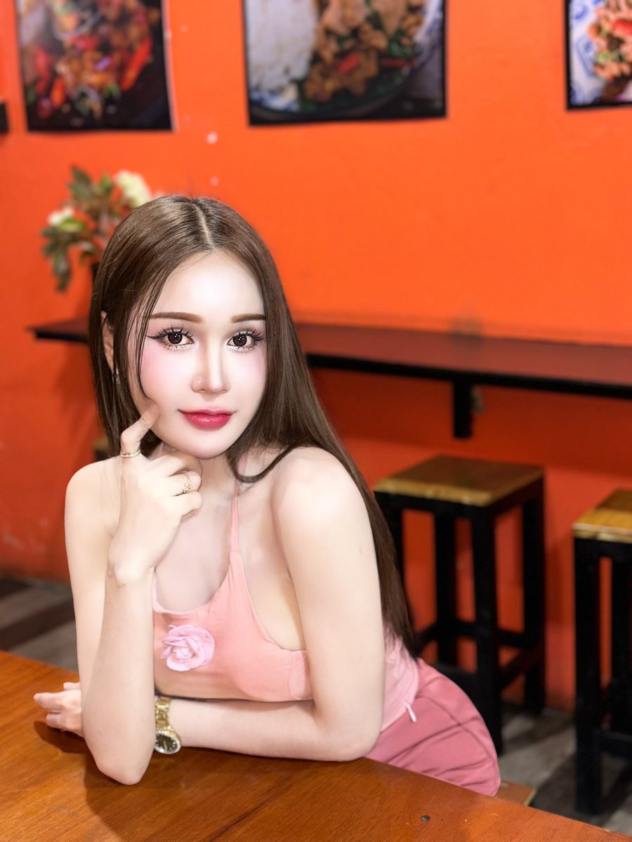 3รูปหน้าไม่เหมือนกันสักรูป แต่งให้รู้ว่าแต่ง ขนาดรูปยังไม่เหมือนกันตัวจริงก็ไม่ต้องคาดหวังว่าจะต้องเหมือนในรูป