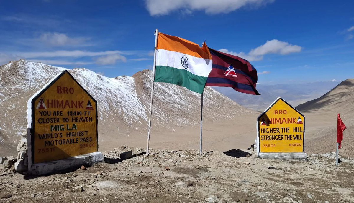 🛑Border Roads Organisation #BRO has once again created history as Project #Himank constructed the world’s highest motorable road at Mig La Pass (19,400 ft) in #Ladakh surpassing its own Guinness World Record set at Umling La (19,024 ft).

#MigLa #MigLaPass #ProjectHimank