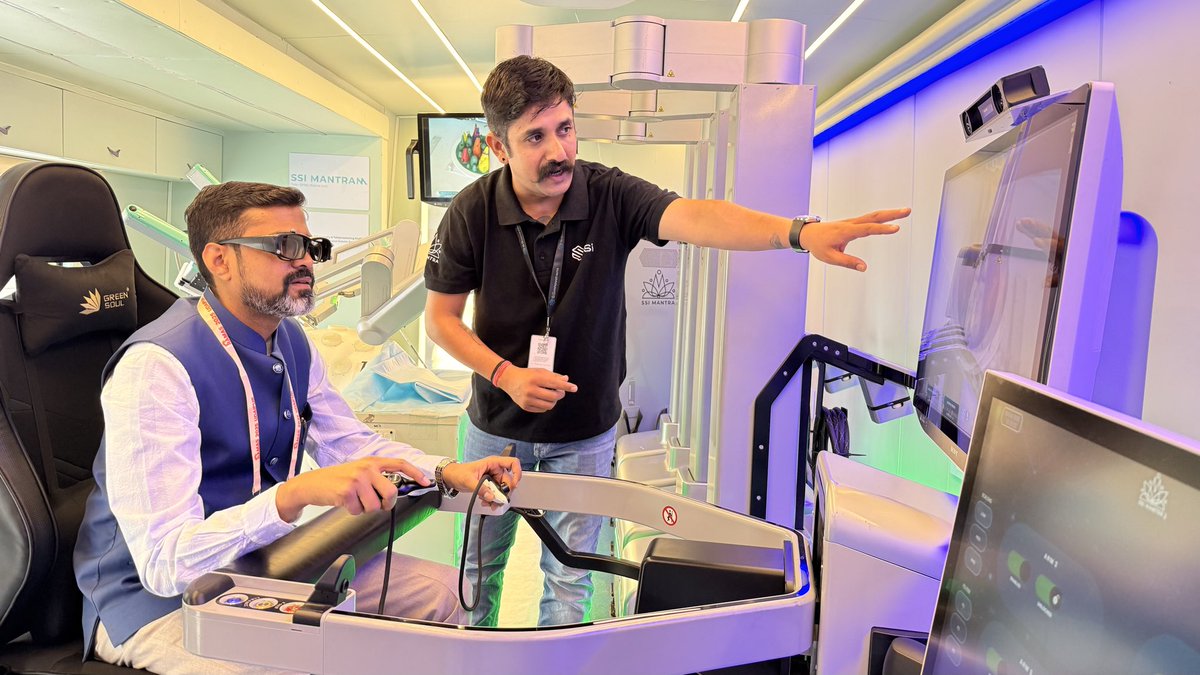 Lap_surgeon's tweet image. SSI Mantra!
India&apos;s first indigenous surgical robotic system.👏

A great innovation by an Indian cardiac surgeon Dr. Sudhir Stivastava sir.
#RoboticSurgery