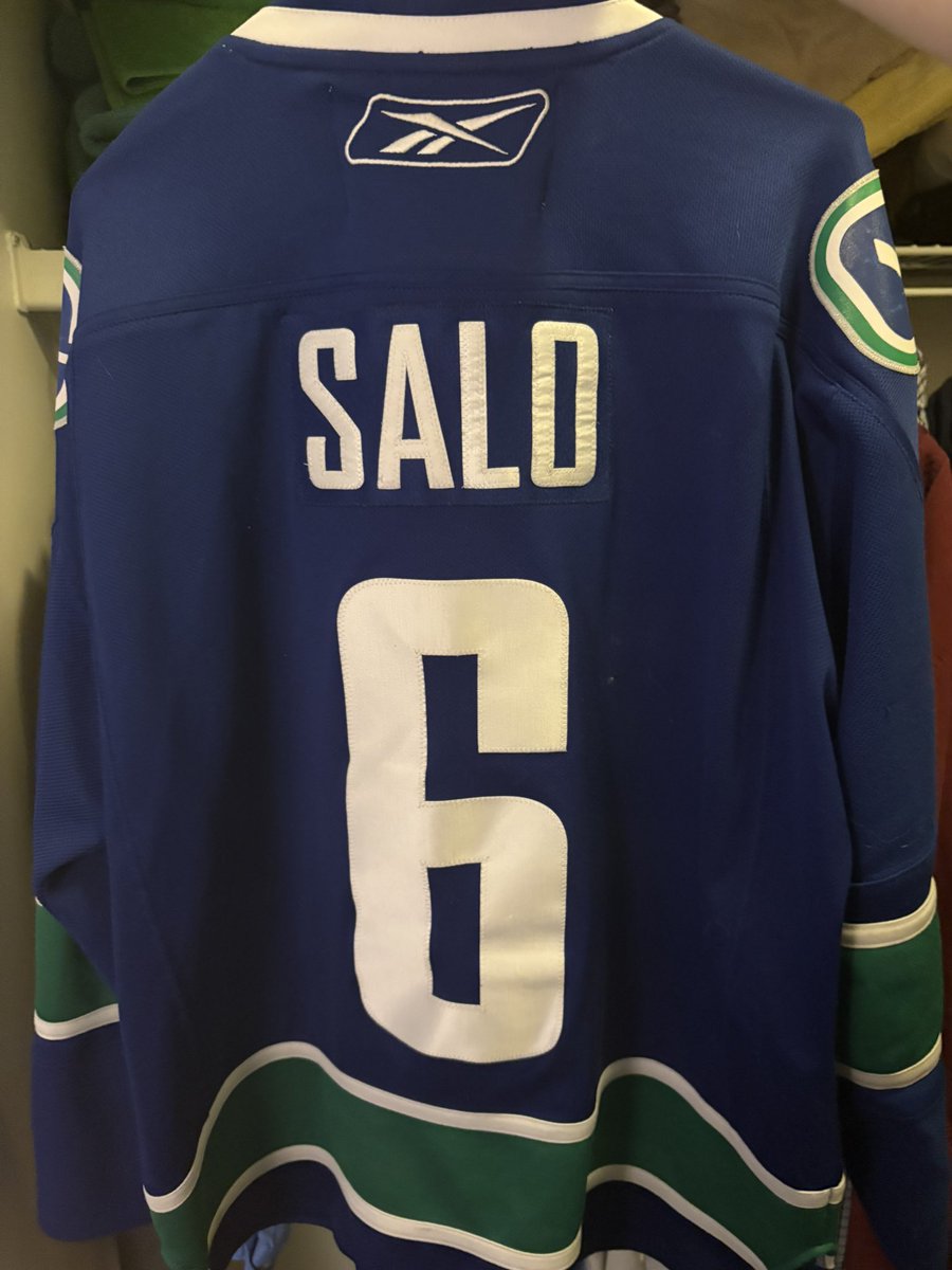 DMagic5000's tweet photo. @CanucksArmy @irfgaffar Salo was my favourite player as a teenager/young adult so I got his name and number on my jersey. Always felt he was super underrated. https://t.co/I0dr16Ke3N