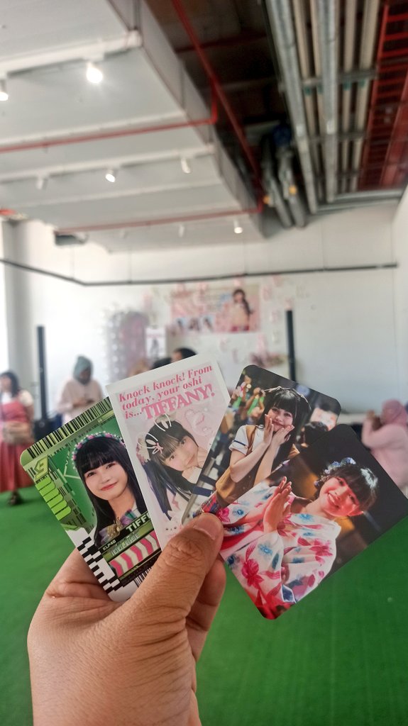 IdolCPM's tweet photo. reporting at Tiffany's seitansai event
#KLP48
#Tiffys16thHop
#KLP48Time https://t.co/LNdGIyZ8DB