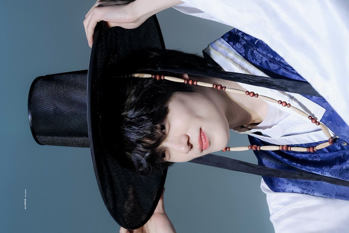 한복으로 보는 재현이의 성장 🫳🏻🫳🏻

160915                                    171005

190912                                    240911