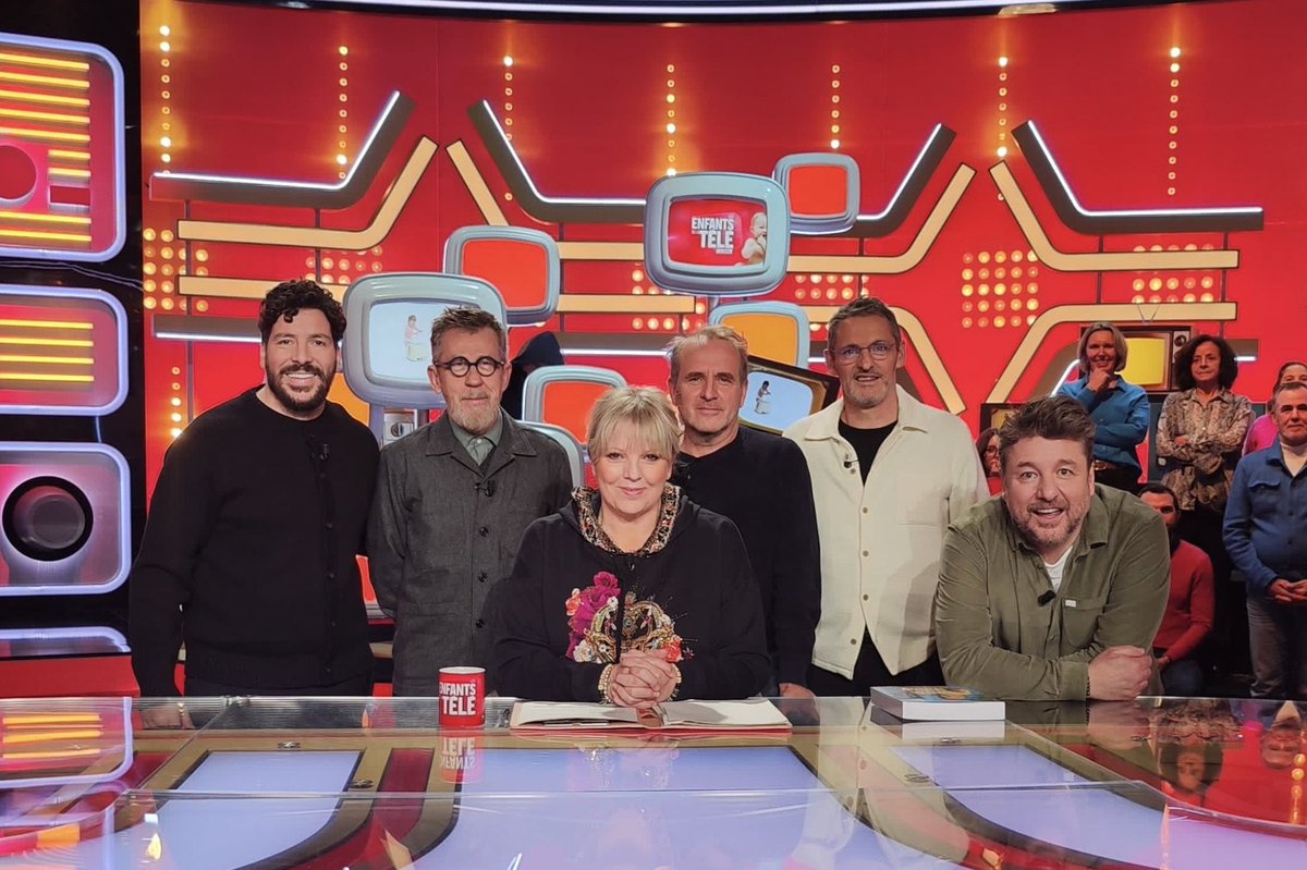 clem_garin's tweet image. Vous reprendriez bien de Bruno Guillon ?

On ne l'avait pas vu aux #LEDLT depuis un bon moment !

Le 15 mars 2025...
Le 29 juin 2025...
Le 5 octobre 2025...

J'espère le revoir d'ici Noël, il va nous manquer d'ici là sinon !

(Et hier soir dans #100Logique)

#YADeLaLumièreParIci