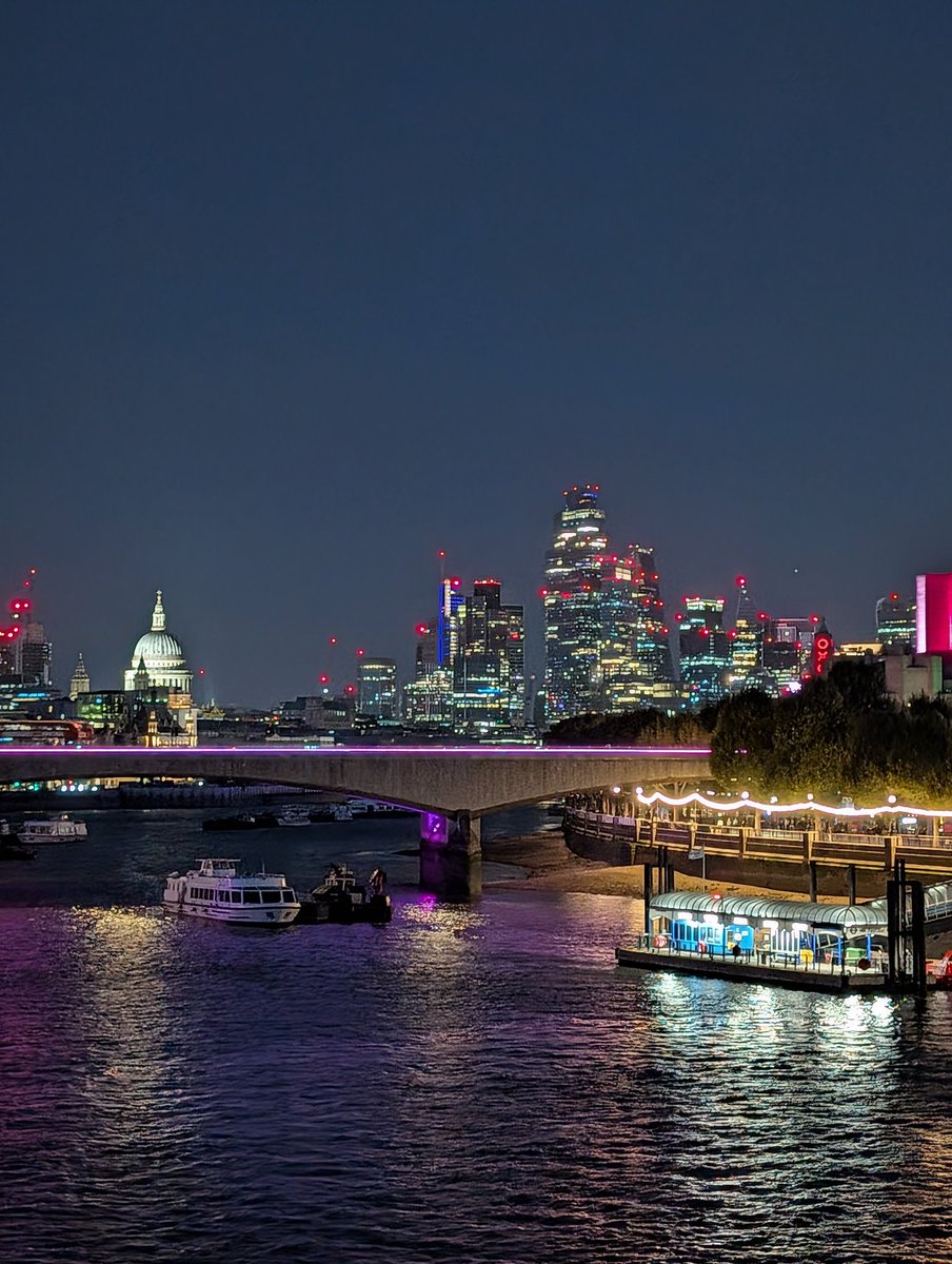 Starry night. #London.