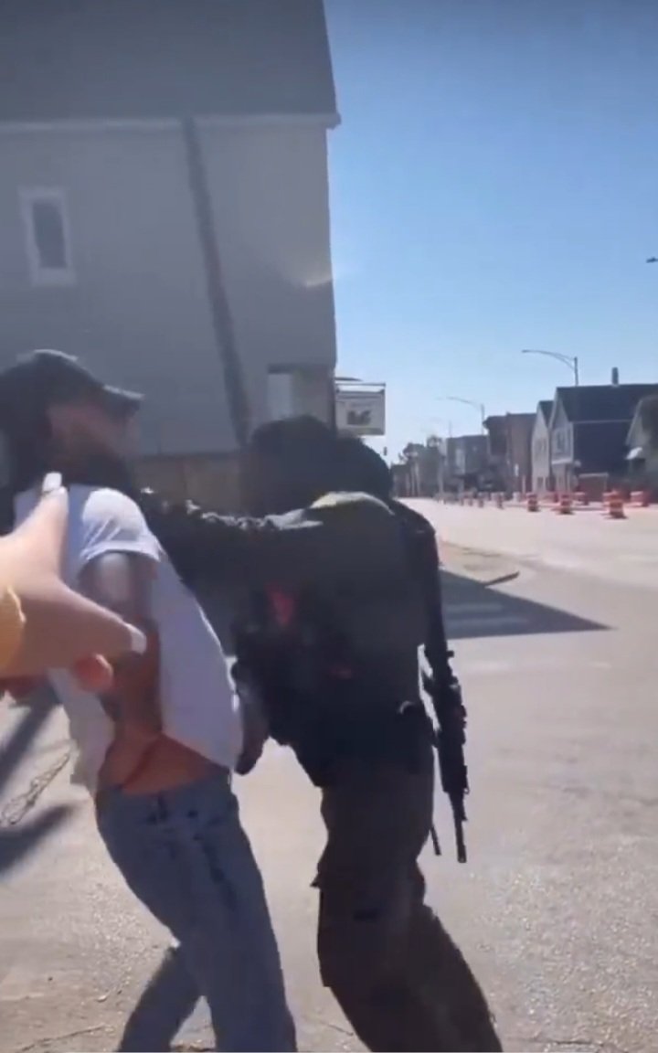 NationSpeax4j's tweet photo. 🚨Chicago: ICE agents reportedly slammed an unarmed U.S. citizen near West 37th &amp; South Kedzie—hours after a woman was shot during patrol.

Eyewitness footage viral.

Will The Supreme Court step in for accountability? https://t.co/N04S45FHKs