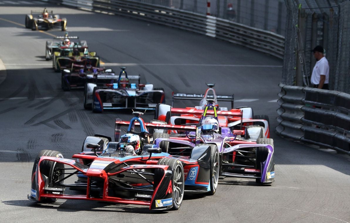 20minutesSport's tweet photo. F1 : À quelle heure et sur quelle chaîne regarder le Grand Prix de Singapour ce dimanche ? https://t.co/J2JjgMVpMr https://t.co/D52GSIEj1y