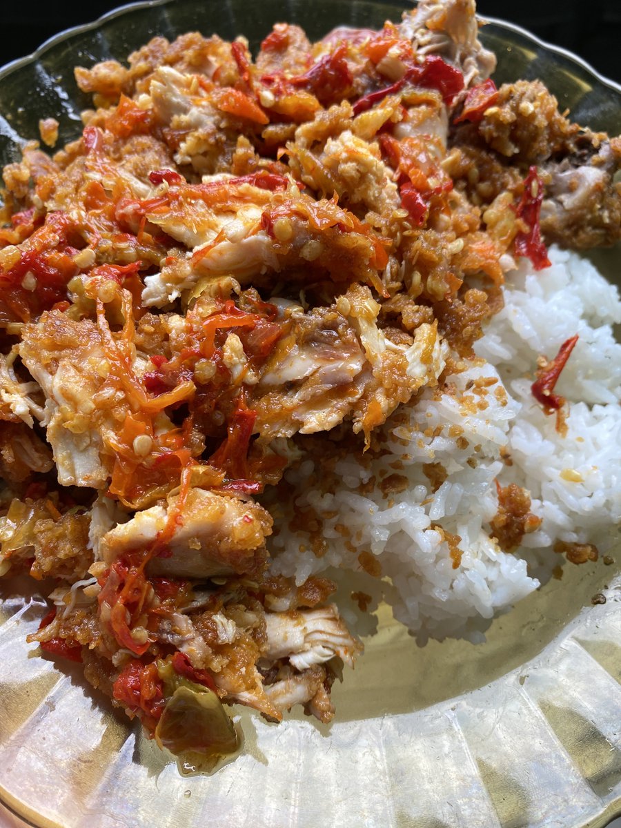 akan ku trabas panasnya bekasi di siang hari demi sepiring ayam dkriuk yg digeprek pake sambel buatan sendiri itu. 🤤😋
