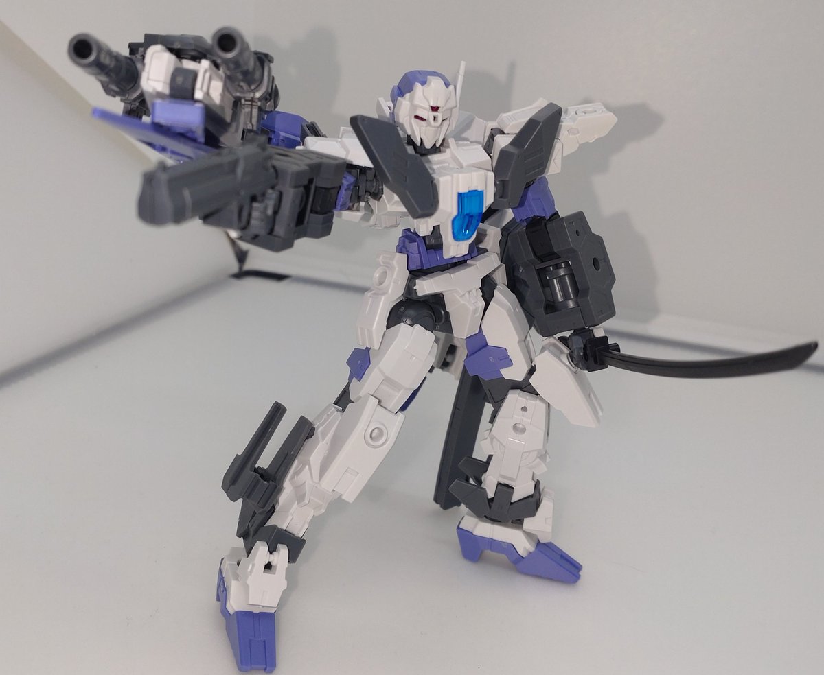 LECROSSBONES's tweet image. #30MM地球連合軍
#30MM市街地エリア
ウルフアイズBH
アルトのカスタム機体、バックパックににウェポンバインダー兼ウイングをつけ機動性と武装の携帯性を強化した。
腕をガトリングアームに換装し奥の手としている