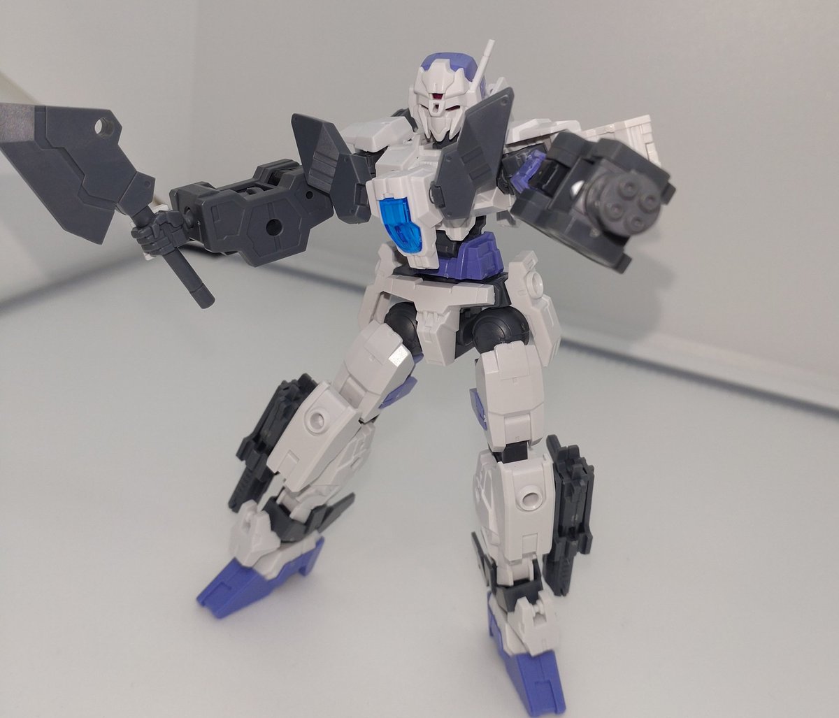 LECROSSBONES's tweet image. #30MM地球連合軍
#30MM市街地エリア
ウルフアイズBH
アルトのカスタム機体、バックパックににウェポンバインダー兼ウイングをつけ機動性と武装の携帯性を強化した。
腕をガトリングアームに換装し奥の手としている