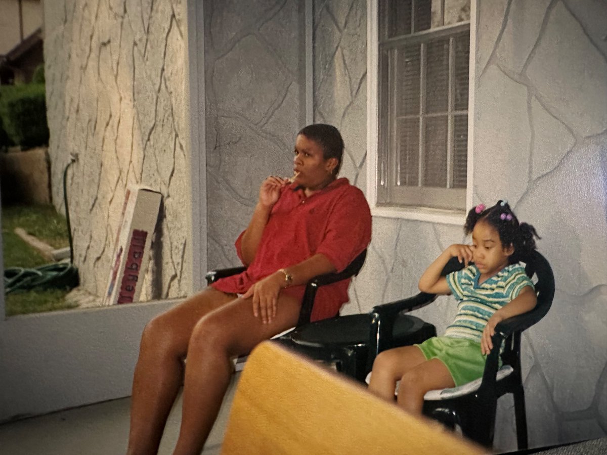 YellaStackss's tweet image. Never thought I’d be writing RIP by your name so soon 💔 Kimberly you were a great mother, friend, support, loving and kind hearted selfless soul . The Best GIGI in this 🌎 , there was never not a smile on your face, the light in any room. My heart is torn in 2️⃣!Love you ma🪽💔🫂