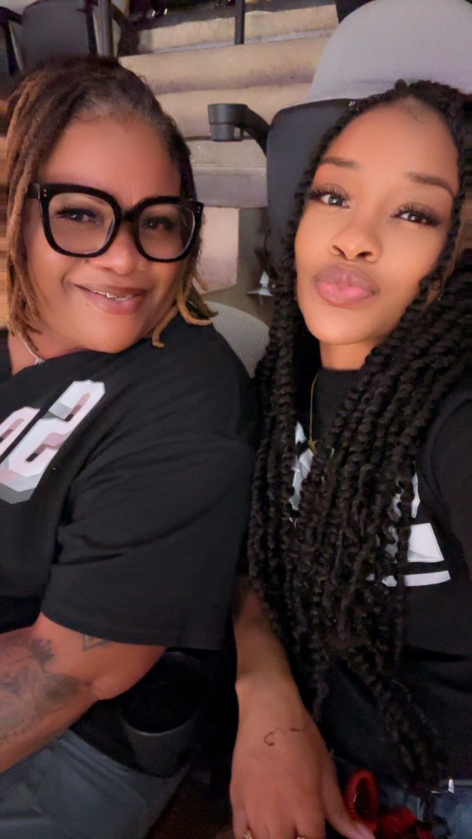 YellaStackss's tweet image. Never thought I’d be writing RIP by your name so soon 💔 Kimberly you were a great mother, friend, support, loving and kind hearted selfless soul . The Best GIGI in this 🌎 , there was never not a smile on your face, the light in any room. My heart is torn in 2️⃣!Love you ma🪽💔🫂