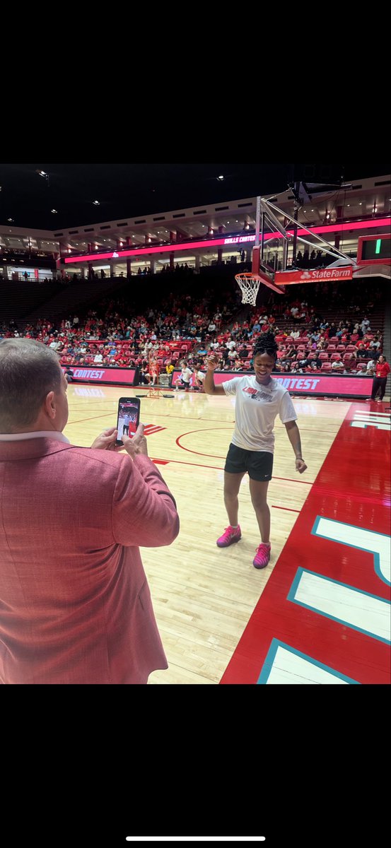 DestineeHooks's tweet photo. lobo howl 😎🫶🏾 https://t.co/ioIc5LOR3T