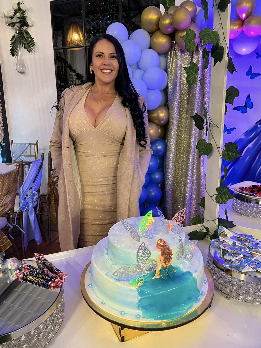 DianeCarolinaBo's tweet image. #nadielee #divina #saludosdesdelanoche