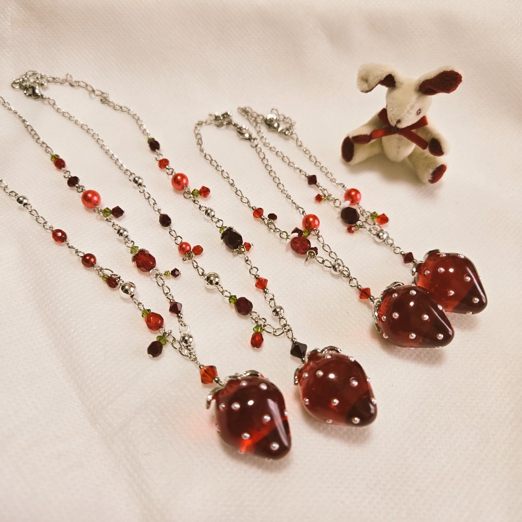 ドルミス60
Madrigal D5

ドルパで赤のいちごのアクセサリーが
完売したので追加制作しました🍓

SD13少女　幼SDサイズです。

うさぎちゃんは <a href="/Afuko4/">A f u k o(ドール)</a>様
お気に入りです✨️🐰

#ドルミス60販売 
#ドルミス