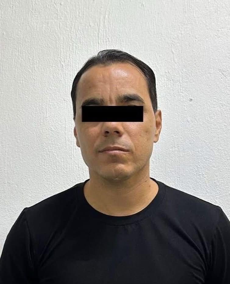 #ÚltimaHora
El exfutbolista de Chivas, Omar Bravo Tordecillas, fue detenido en Zapopan, acusado de abuso sexual infantil agravado, confirmó la Fiscalía de Jalisco.

El caso bajo investigación.

#OmarBravo #Chivas #Jalisco

La información es poder… compártela.
– Alberto Elenes