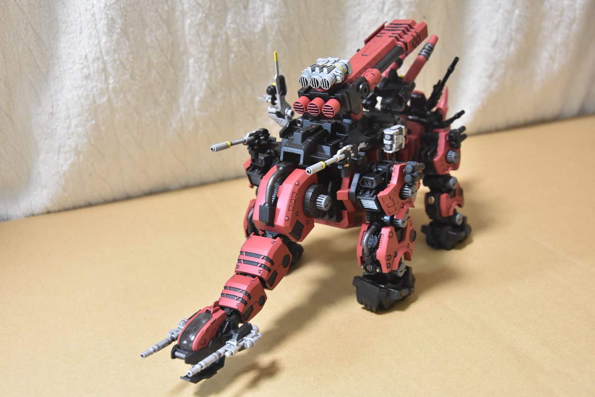 alice755578's tweet photo. HMMレッドホーンゼネバス帝国仕様完成しました。
15年前のキットにしては作りやすい良キットでした。

#HMMゾイド
#ZOIDS
#コトブキヤ https://t.co/26vqpKB5Tf