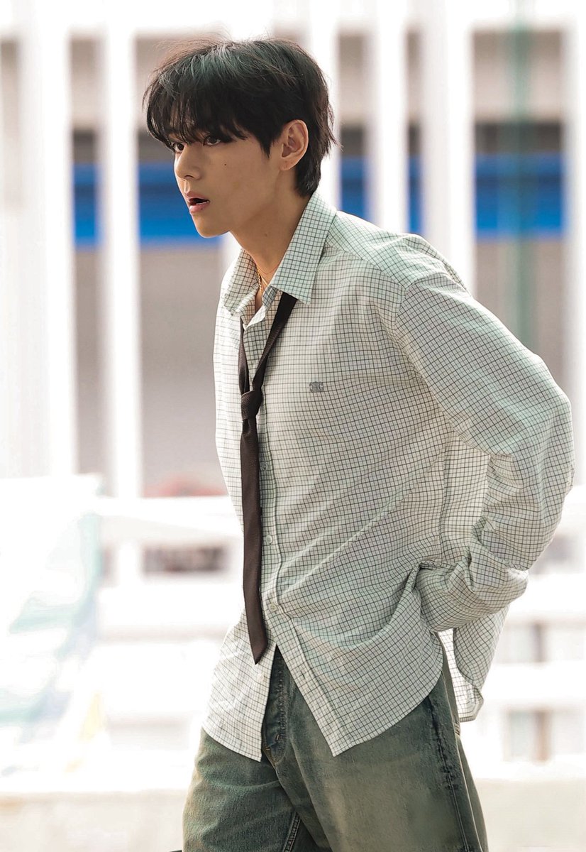 akgaepost's tweet photo. as per the last hour we were able to gain an average of 50k for all tags, can we raise to 100k per hour? we have 4h 30m left guys PUSH IT ?! 

GOAL: ALL TAGS 1 MILLY (7/16) 

V FOR PARIS FASHION WEEK
CELINE AMBASSADOR TAEHYUNG  #VxCELINEPFW #CELINESUMMER2026 #TAEHYUNGxCELINE https://t.co/PErt0NKgJs