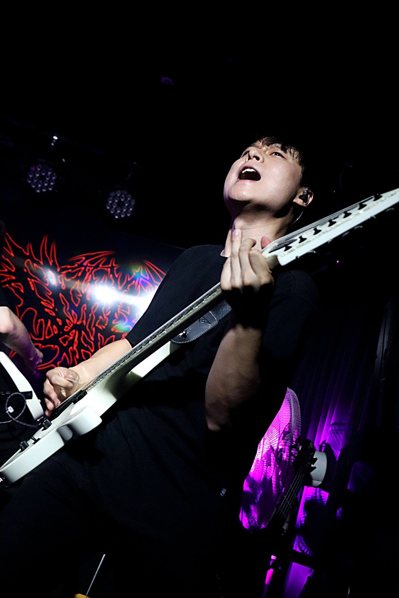 Eighteen April tweet media