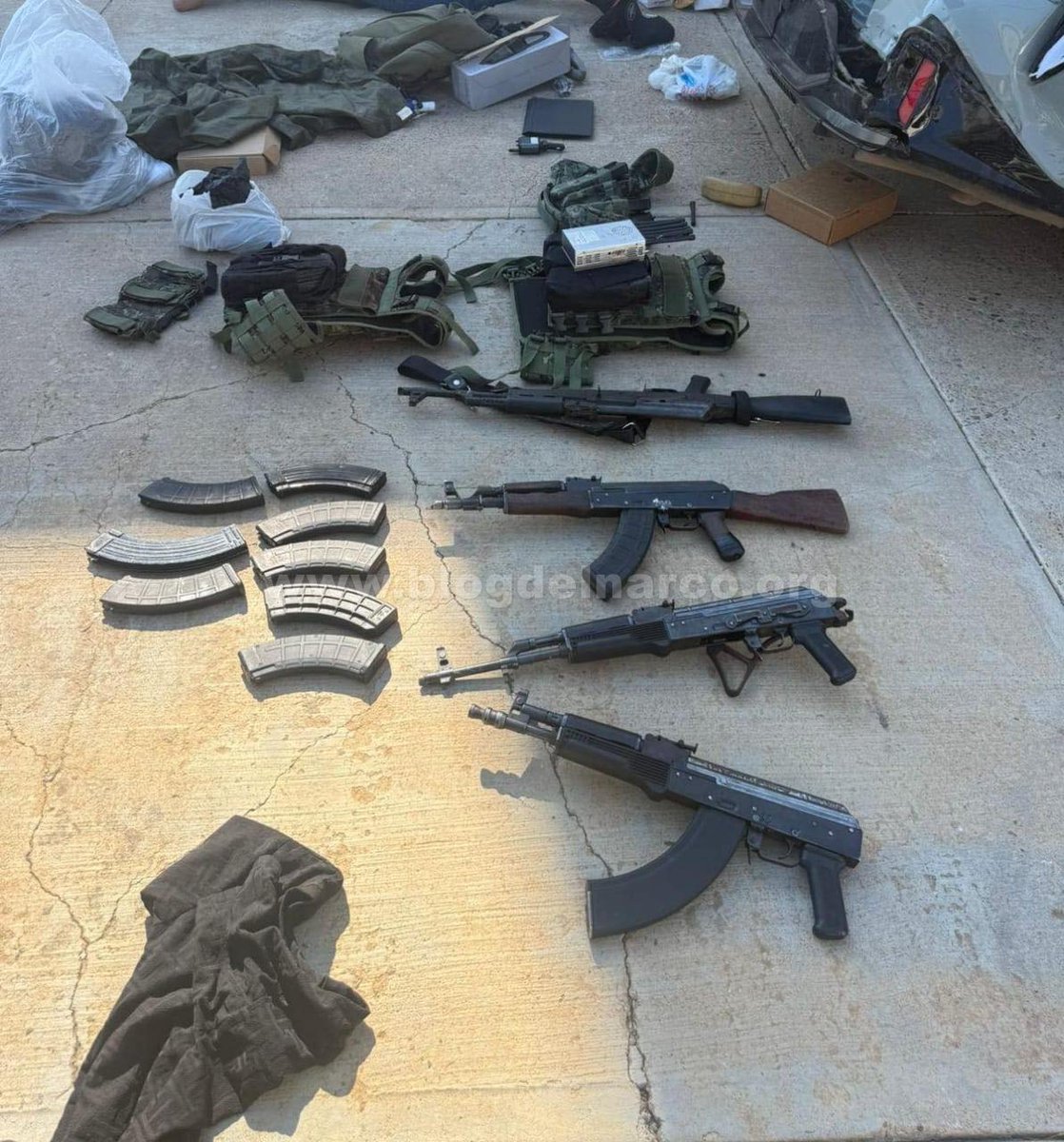blogdelnarcomex's tweet photo. Tras persecución y enfrentamiento en Mazatlán, Sinaloa, elementos de la Guardia Nacional detuvieron a cinco sicarios que robaban coches (Informacion en el enlace) https://t.co/LtQDuA2iAV https://t.co/lVUtYlVOQw