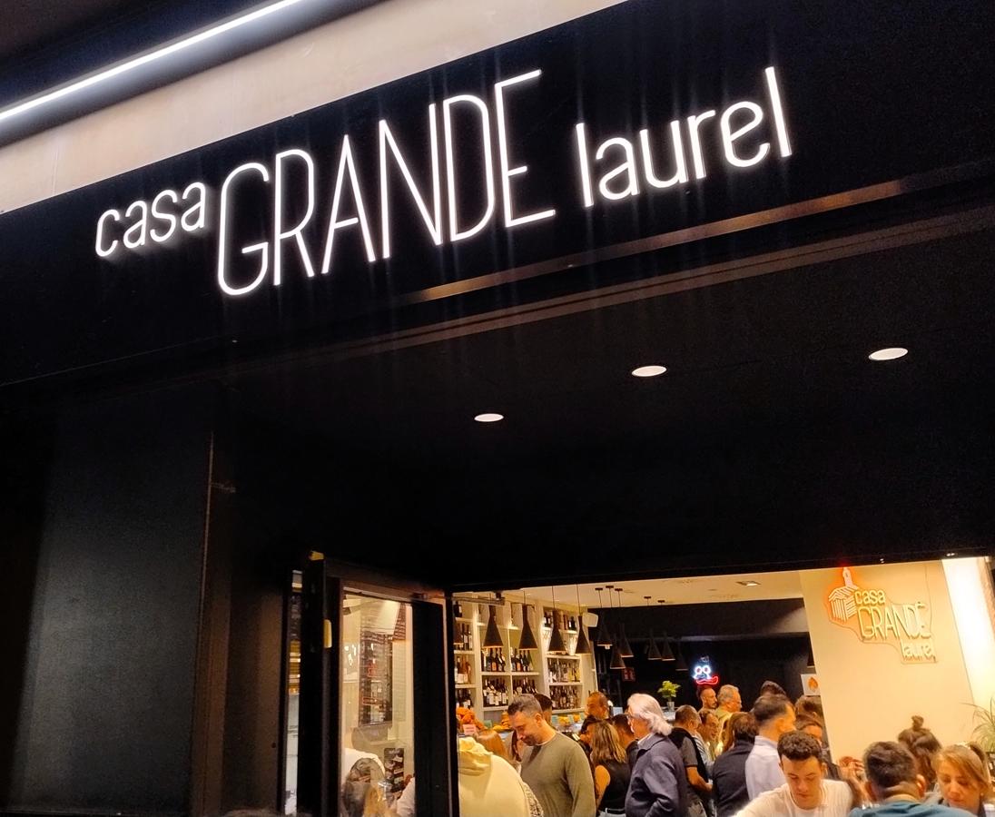 ADHalliwell's tweet image. Out on the town last night in #Logroño. Busy as usual.