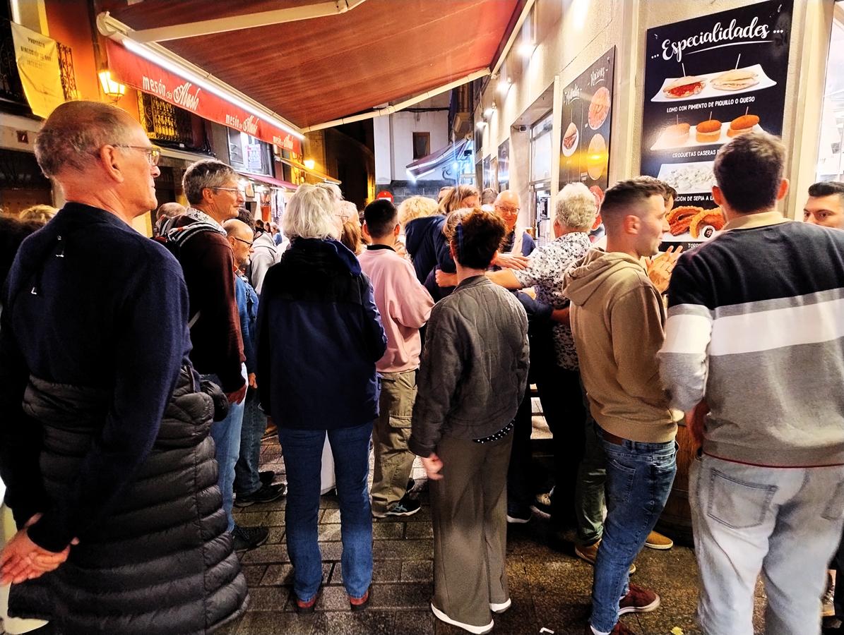 ADHalliwell's tweet image. Out on the town last night in #Logroño. Busy as usual.