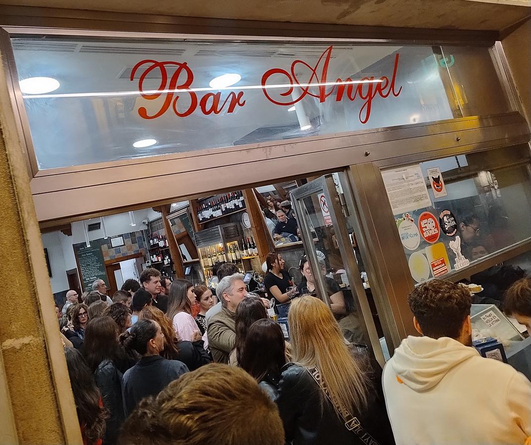 ADHalliwell's tweet image. Out on the town last night in #Logroño. Busy as usual.
