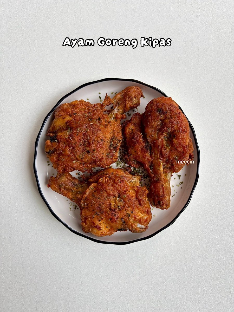 meecin_'s tweet photo. Which one’s your favorite fried chicken? 🍗 https://t.co/SJoyhqRmzX